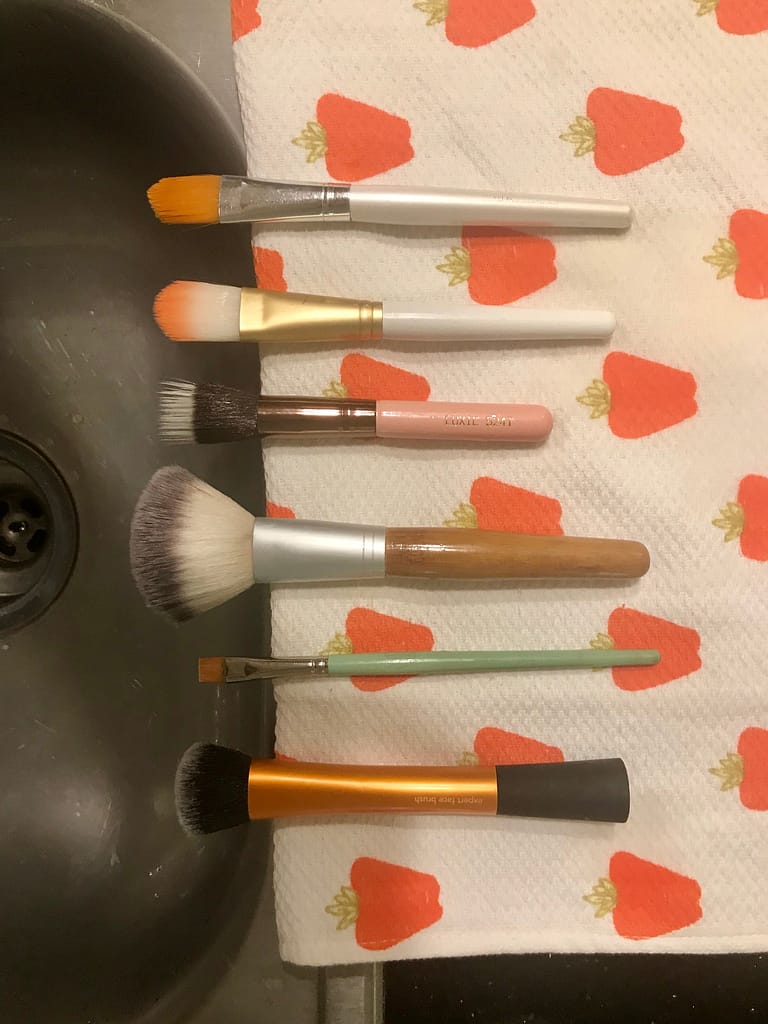 How to Clean Your Makeup Brushes + DIY Cleaner Recipe Dime Diaries